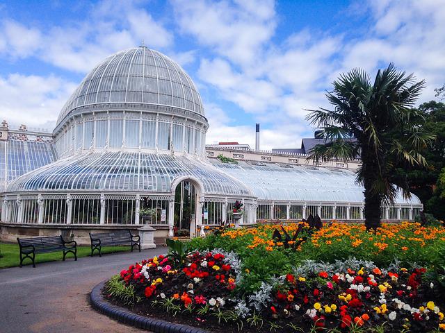 Belfast Coaches For Hire - botanical garden